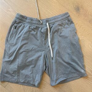 Vuori Performance Short 7" Size M Color Light Grey